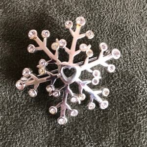 NWOT Silver Tone Snowflake pin